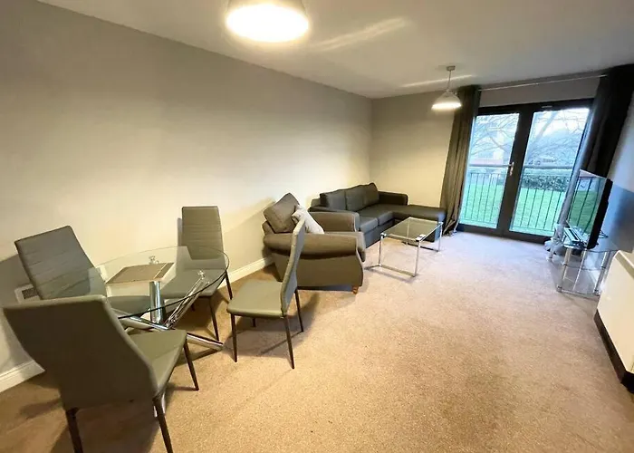 Best Price! Huge 1 Bed Apartment, City Centre, Single Beds Or Super King, Sofabed & Free Secure Parking