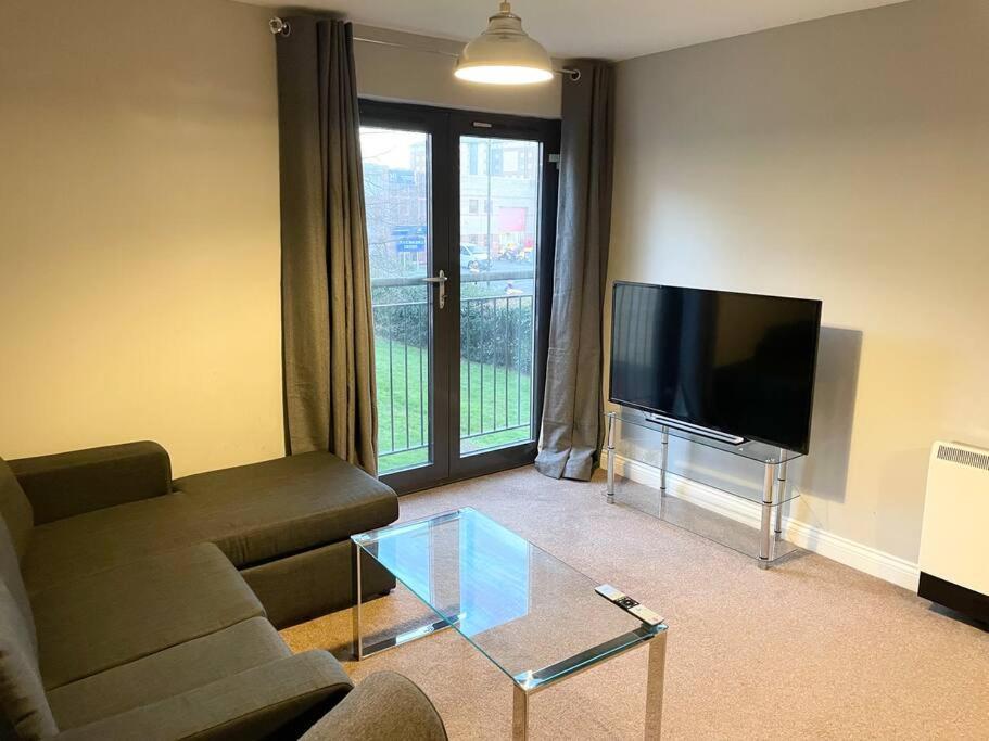 Price! Huge 1 Bed Apartment, Centre, Single Beds Or Super King, Sofabed & Free Secure Parking * Southampton