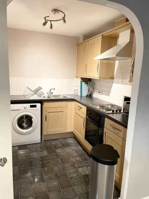 Price! Huge 1 Bed Apartment, Centre, Single Beds Or Super King, Sofabed & Free Secure Parking Appartamento
